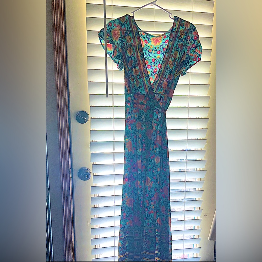 Dropped 30% Discounted shipping $4.99!  LSize small 2-4 with high side slit